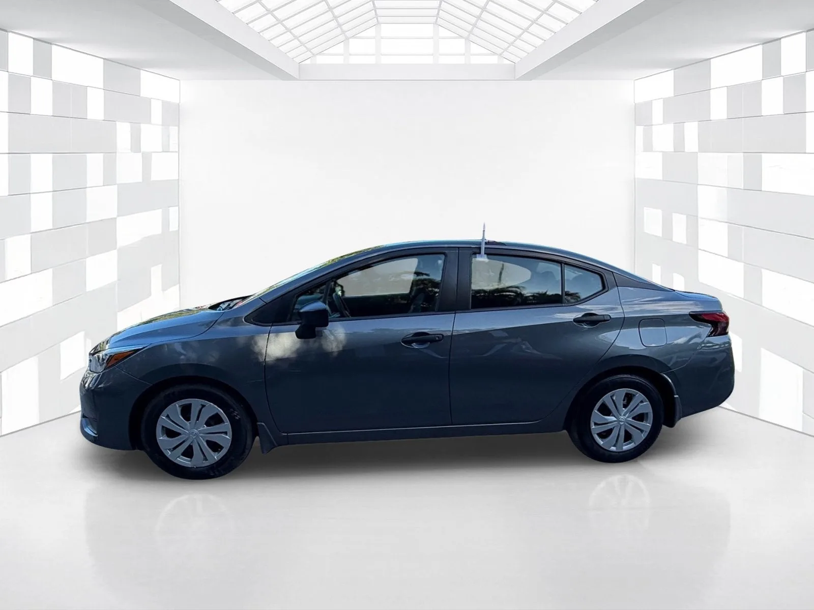 2025 Nissan Versa S photo 4
