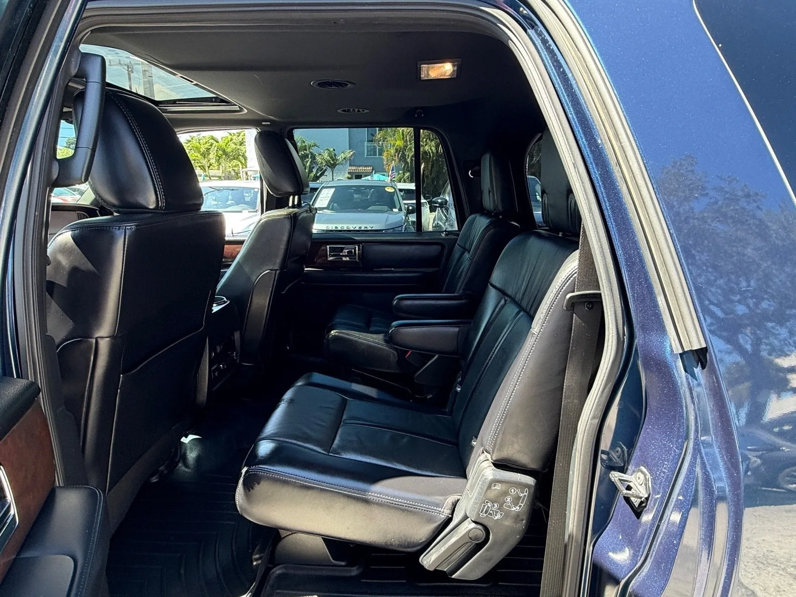 2017 Lincoln Navigator L Select photo 10