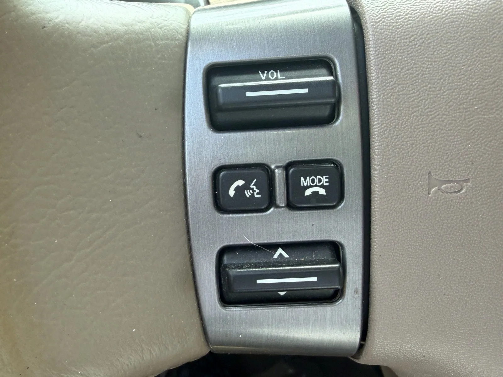 2011 Nissan Titan SV photo 26