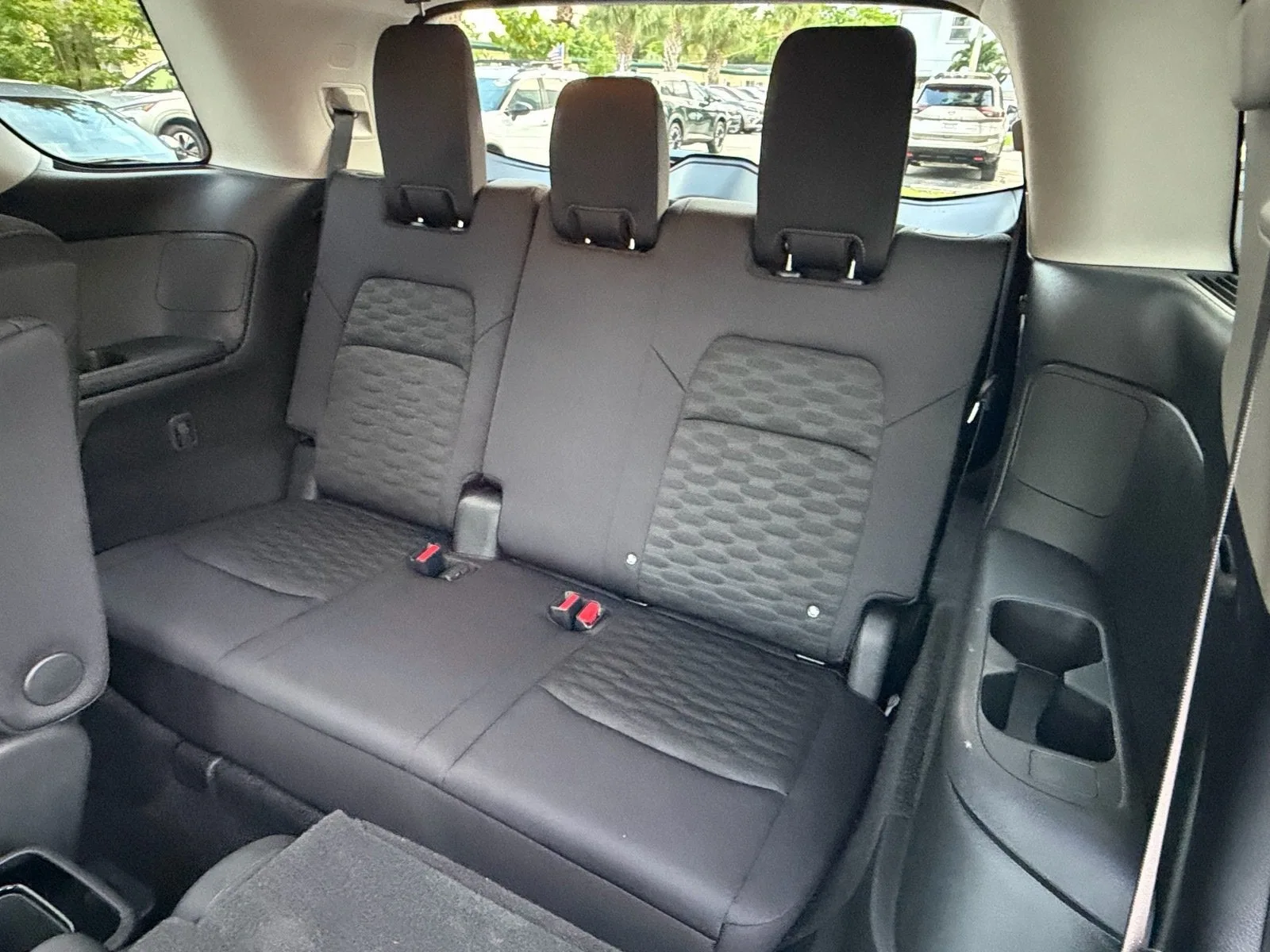 2025 Nissan Pathfinder SV photo 12