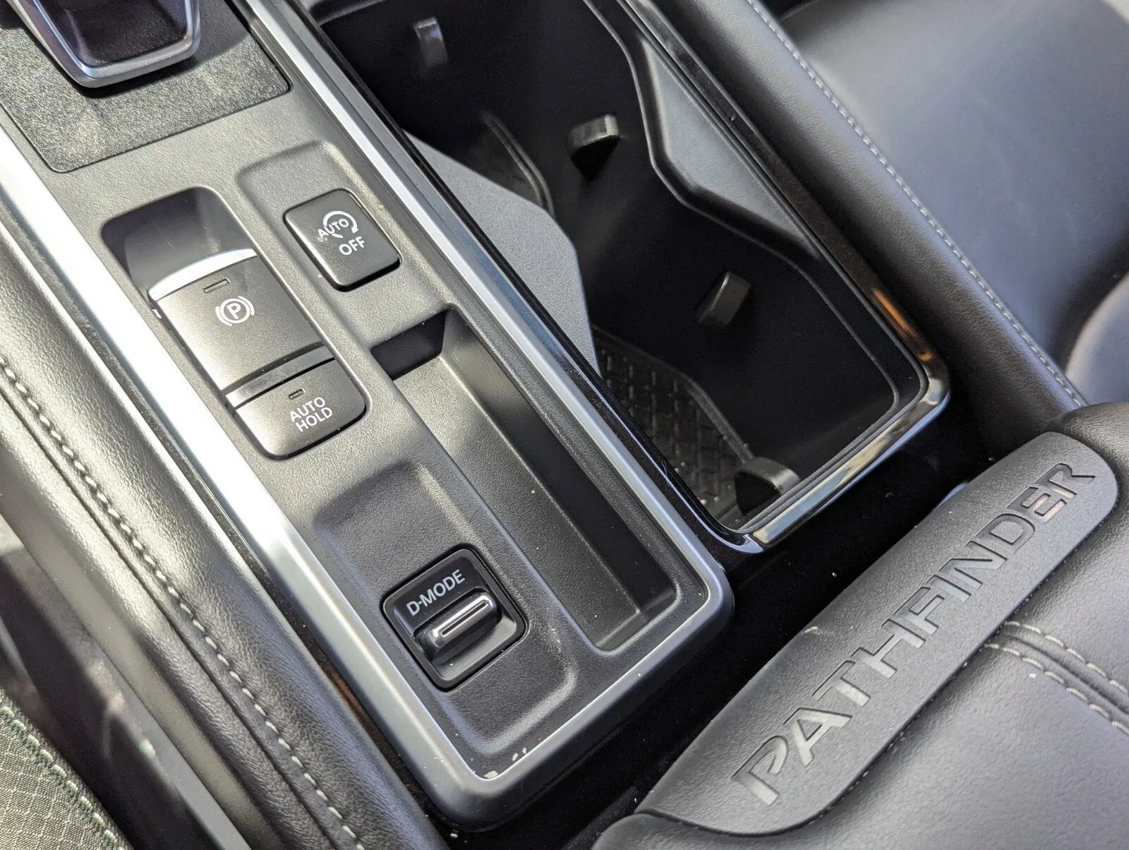 2025 Nissan Pathfinder SL photo 26