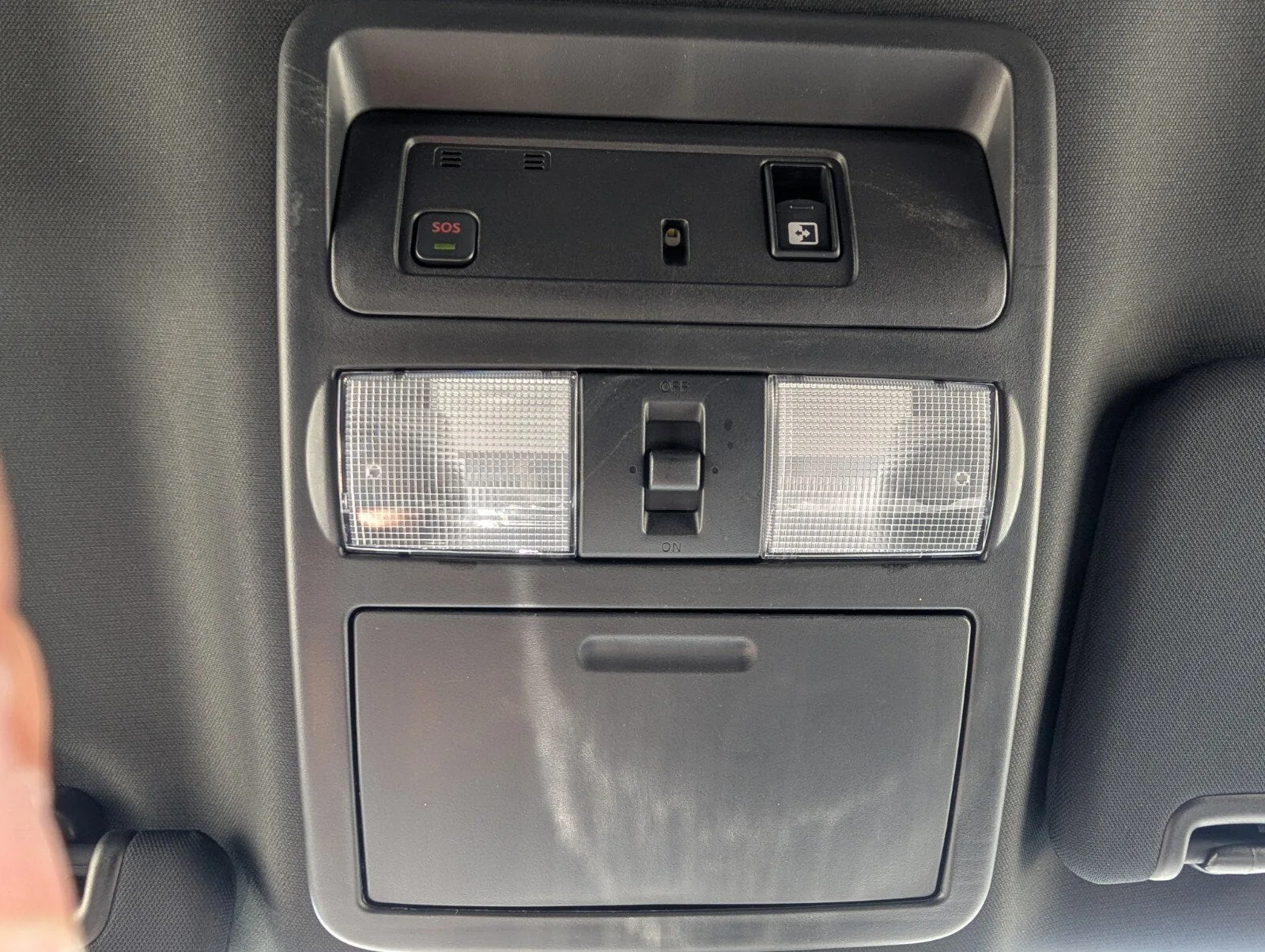 2024 Nissan Titan Crew Cab SV photo 31