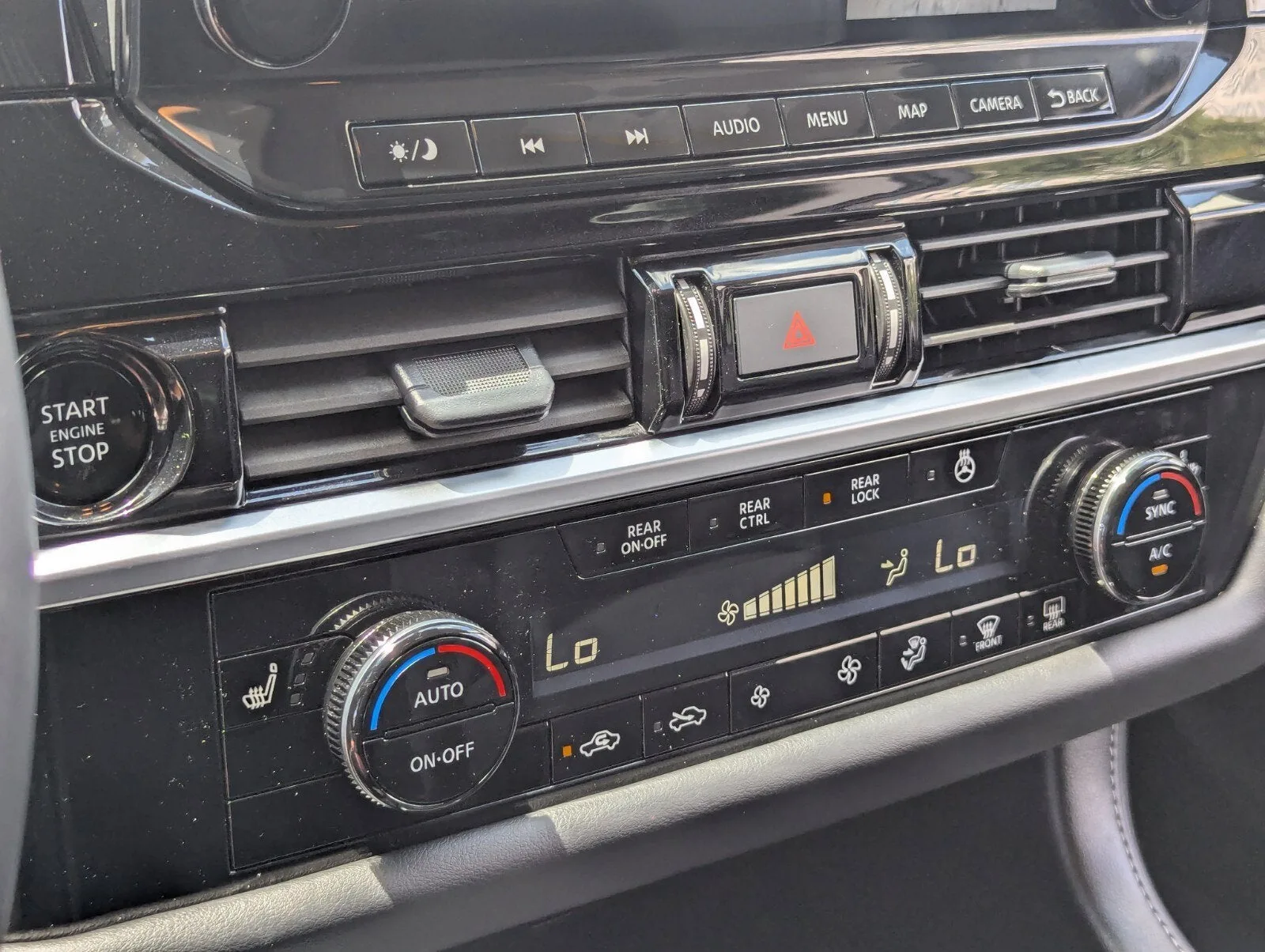 2025 Nissan Pathfinder SL photo 24