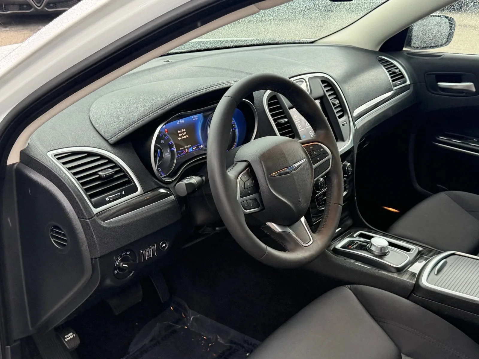 2022 Chrysler 300 Touring photo 12