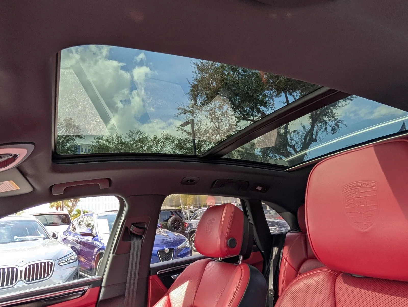 2023 Porsche Macan T photo 17