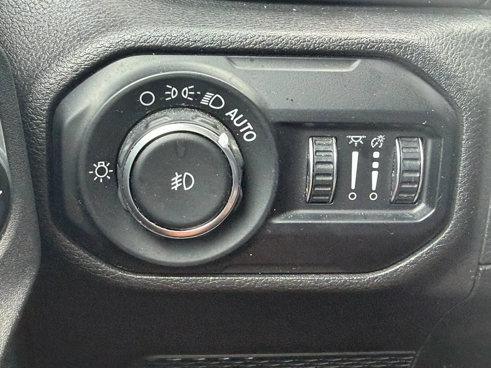 2020 Jeep Wrangler Sport S photo 30