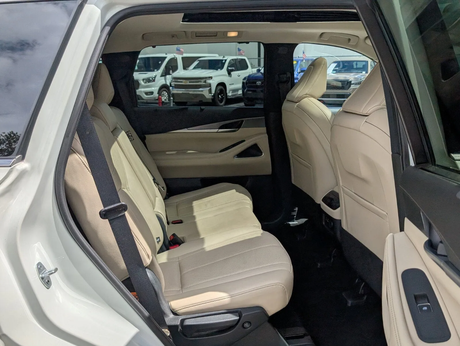 2023 INFINITI QX60 LUXE photo 17