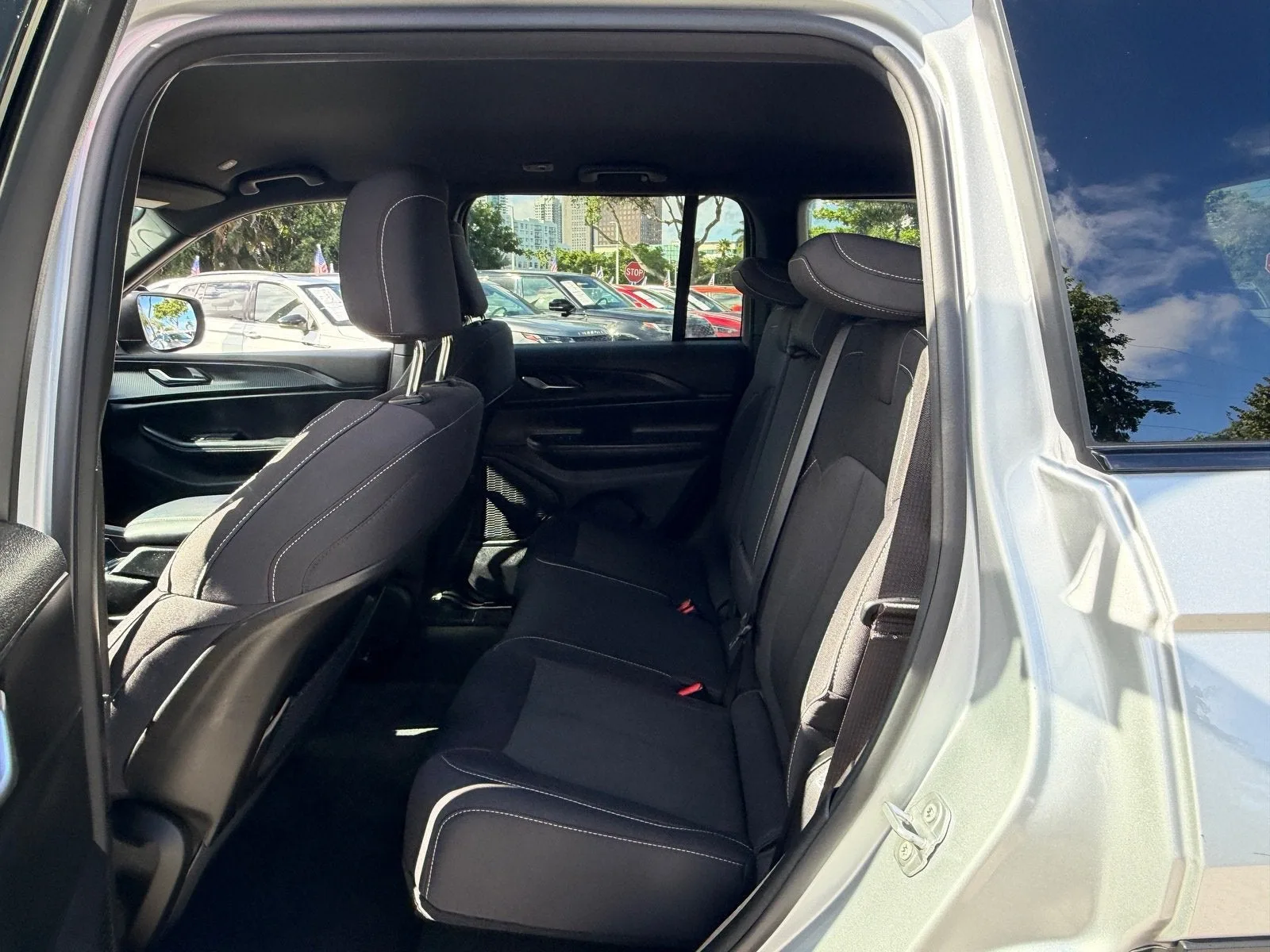 2025 Jeep Grand Cherokee Laredo photo 11