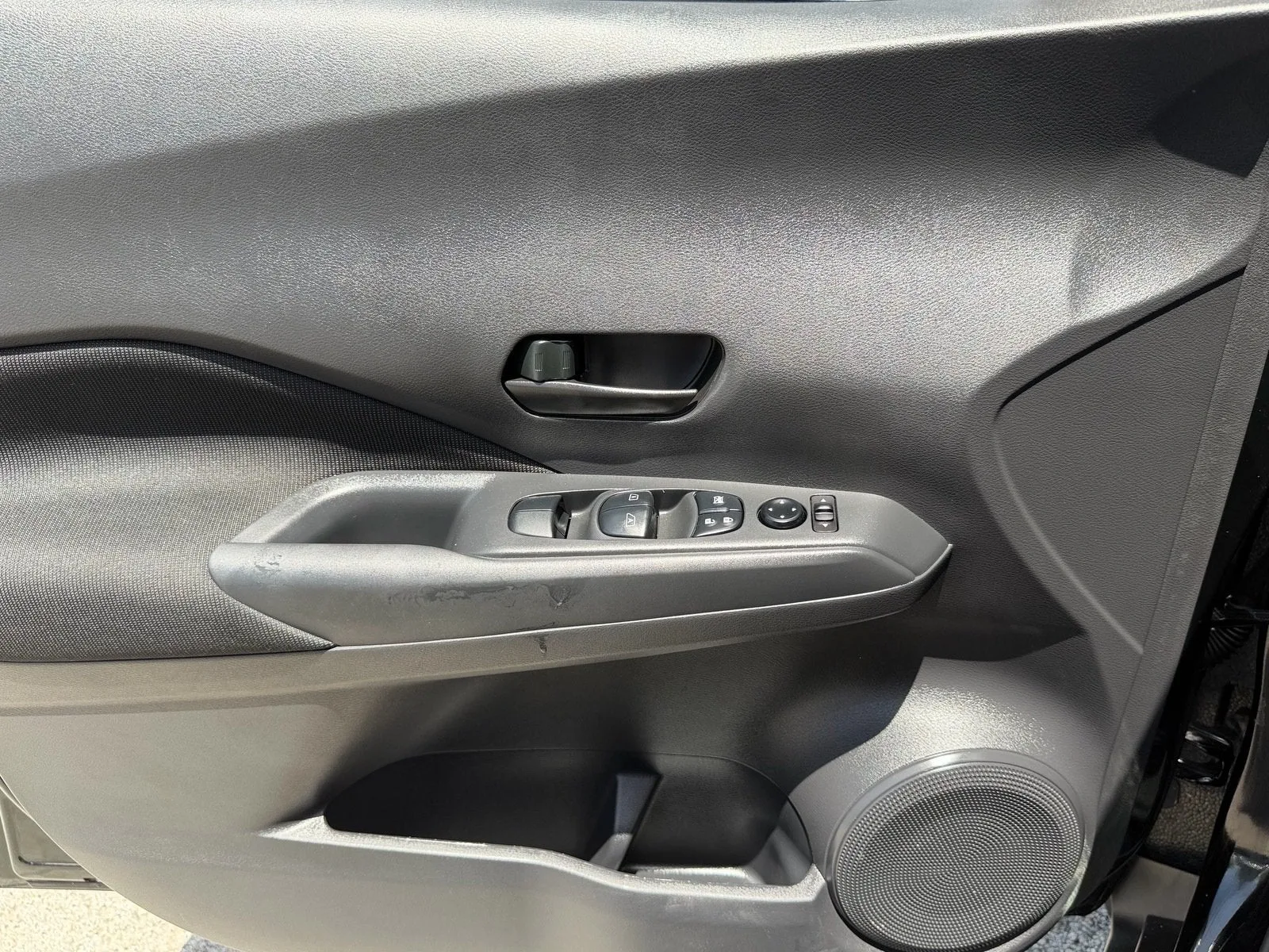 2025 Nissan Kicks Play S photo 29