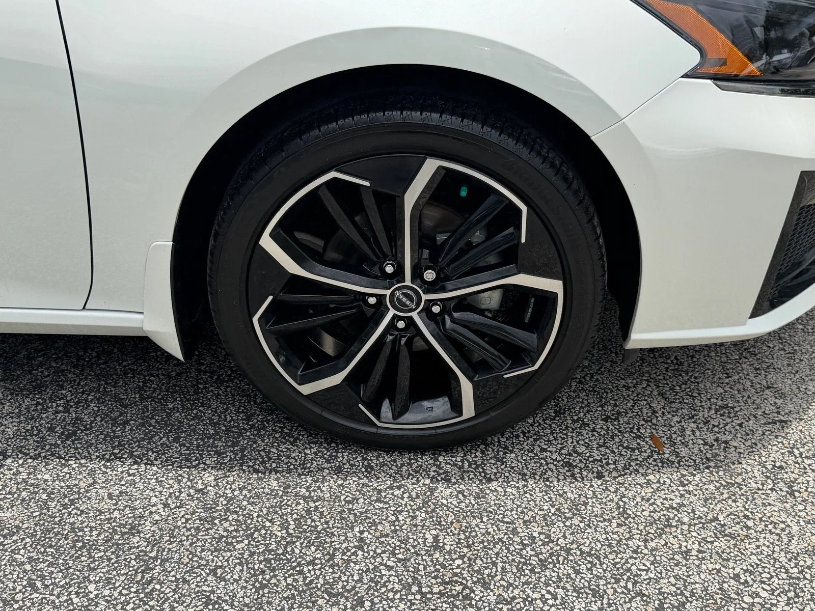 2024 Nissan Altima SR photo 9