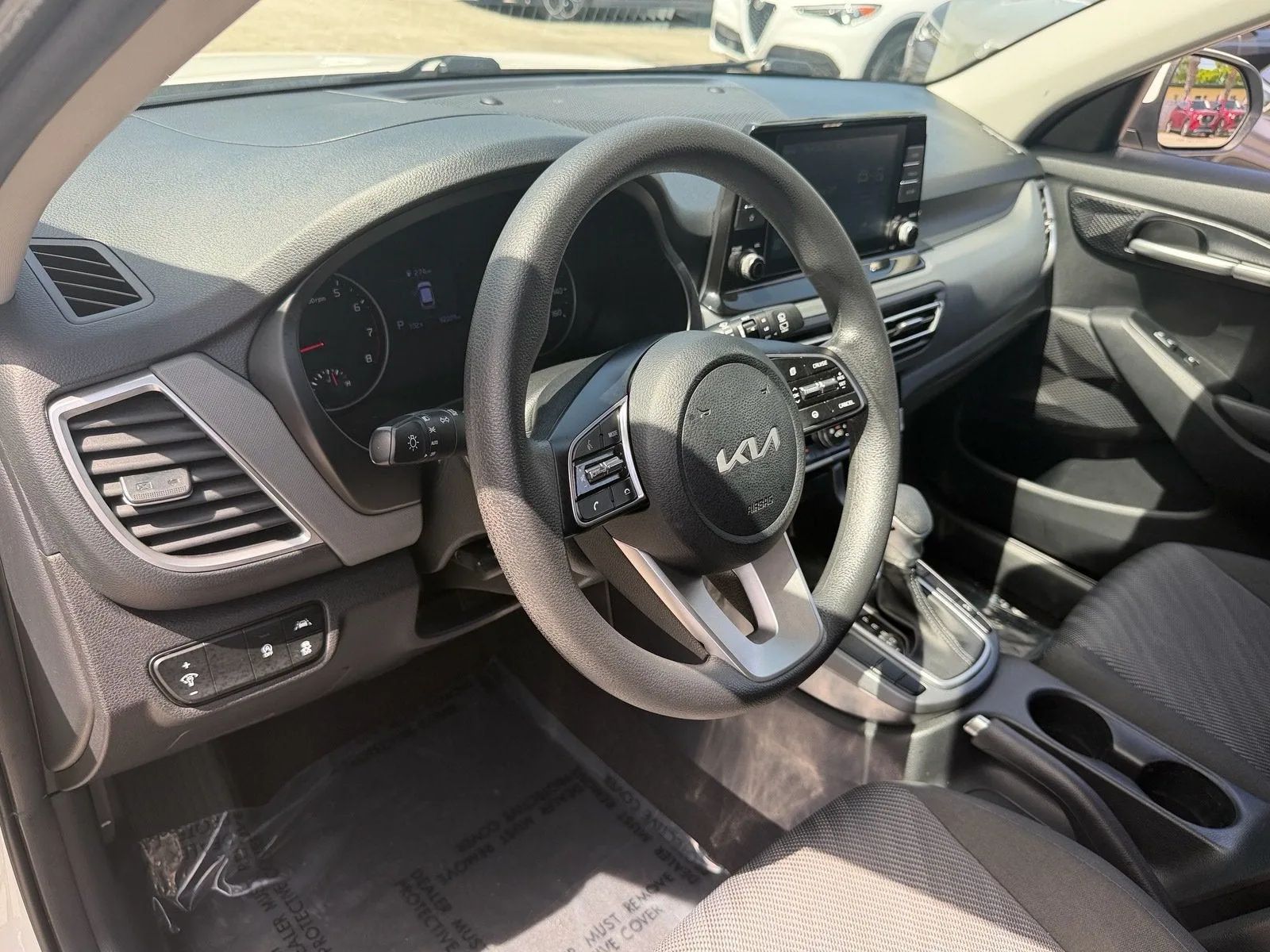 2022 Kia Seltos LX photo 9