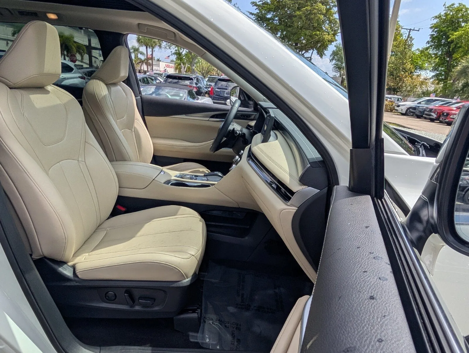 2023 INFINITI QX60 LUXE photo 21