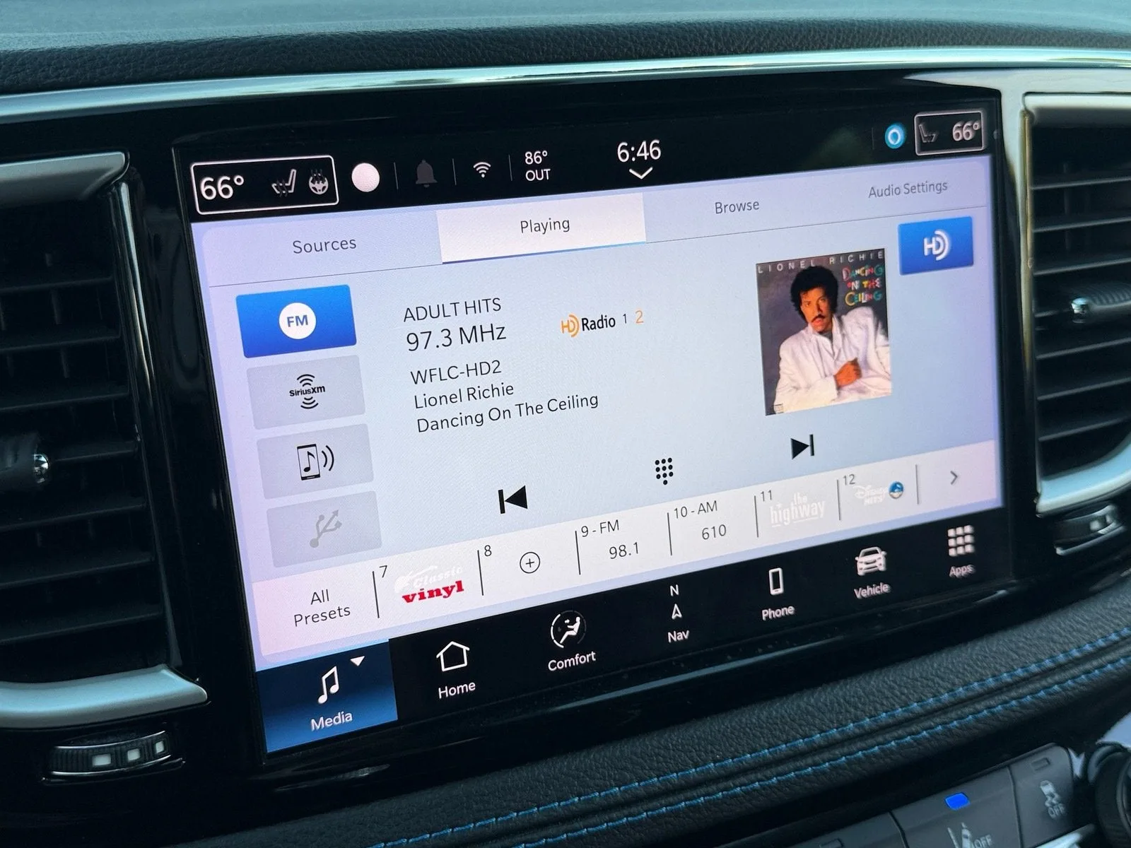 2021 Chrysler Pacifica Hybrid Touring L photo 25