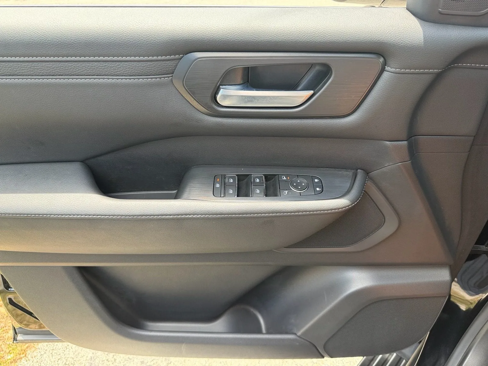 2026 Nissan Armada SV photo 34