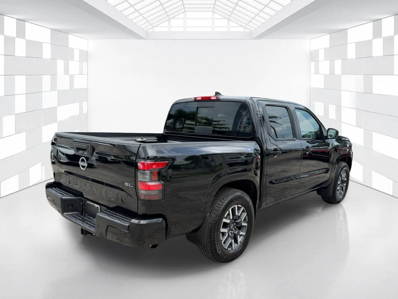 2024 Nissan Frontier Crew Cab SL photo 7