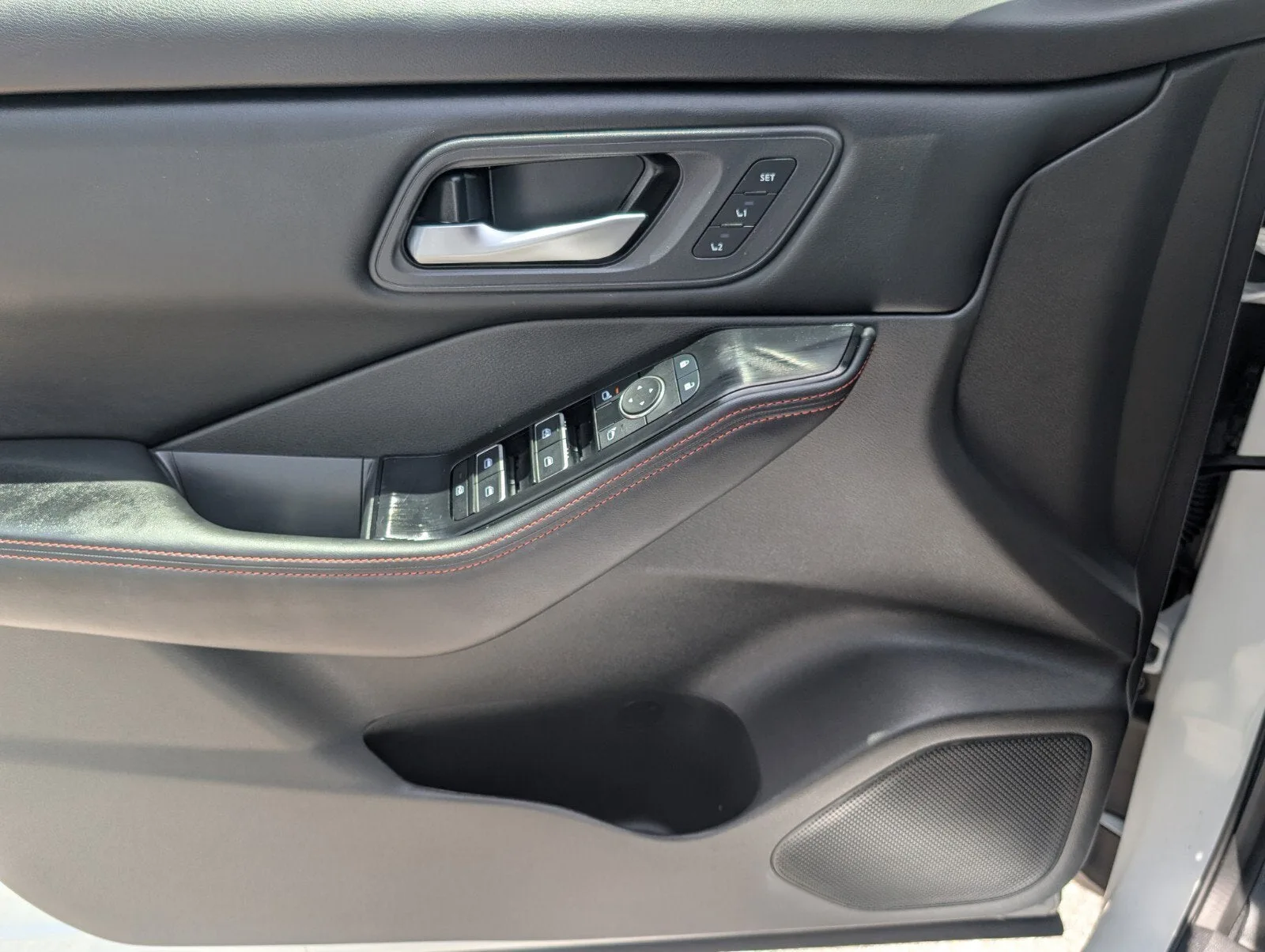 2025 Nissan Rogue Rock Creek® photo 32