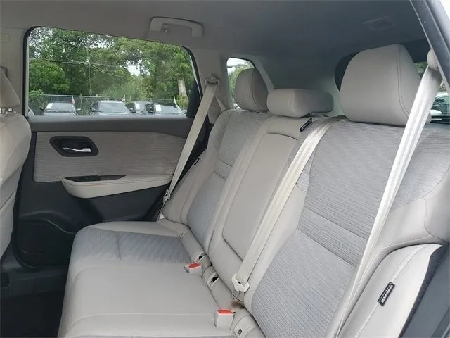 2021 Nissan Rogue SV photo 11