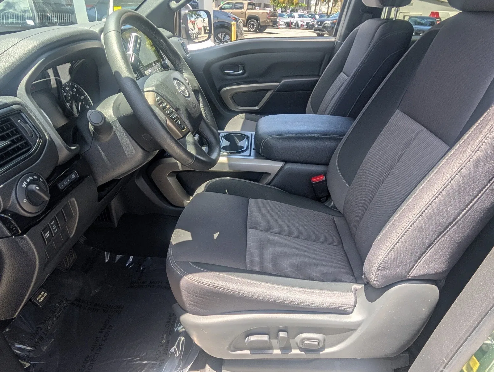 2024 Nissan Titan Crew Cab SV photo 9