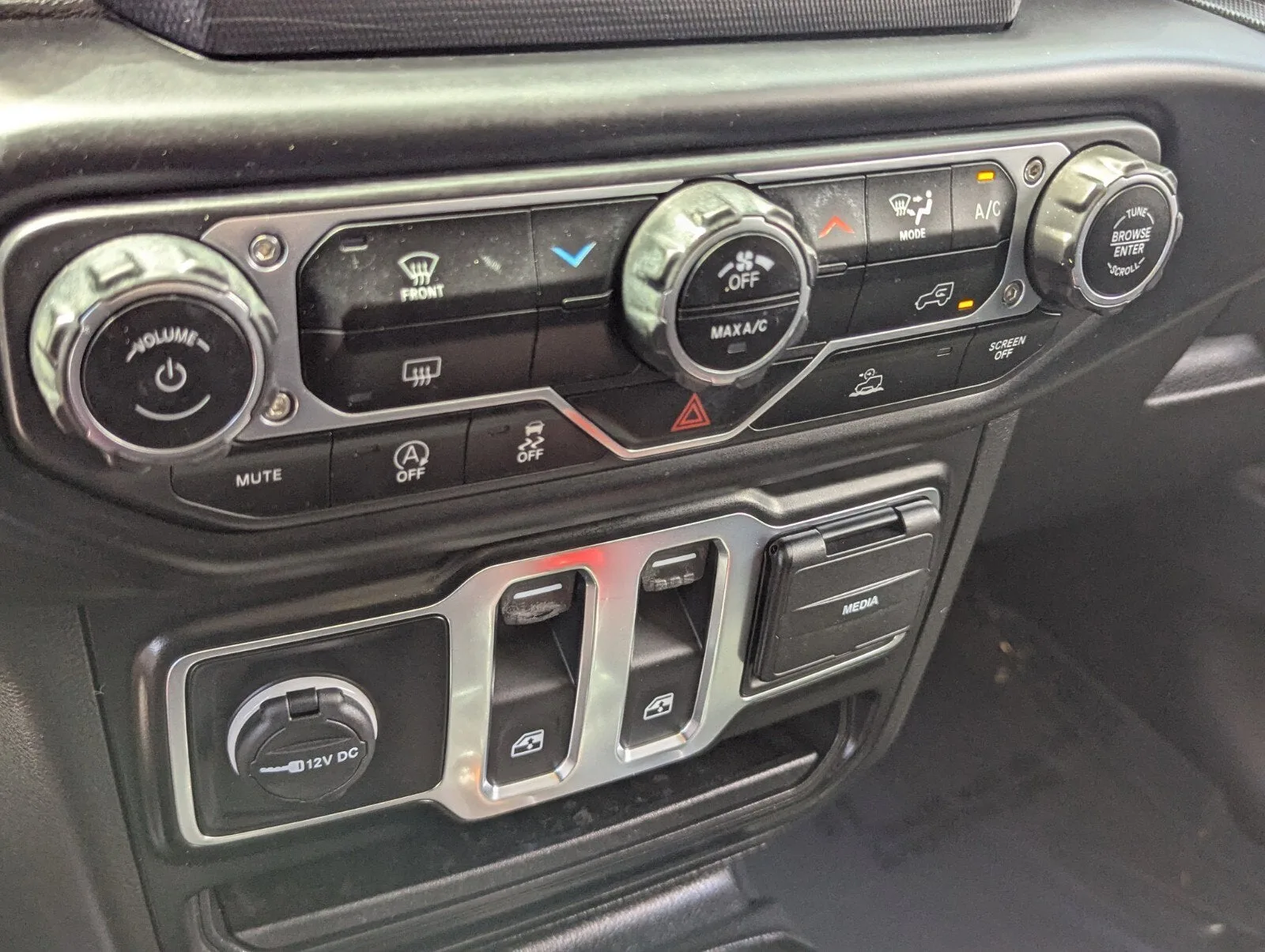 2022 Jeep Wrangler Willys photo 28