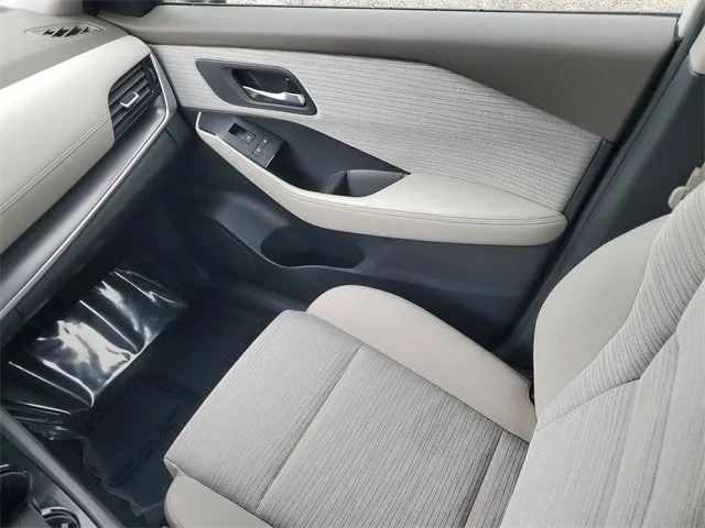 2021 Nissan Rogue SV photo 10