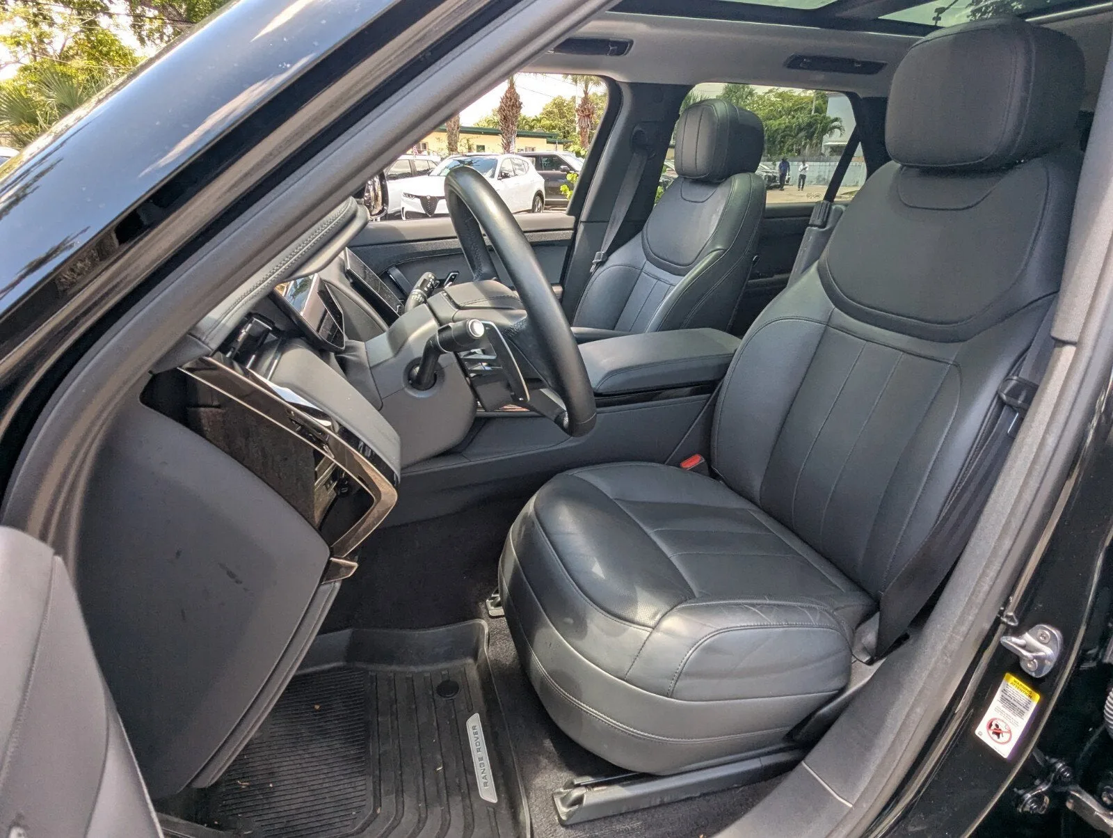 2023 Land Rover Range Rover Sport SE photo 8