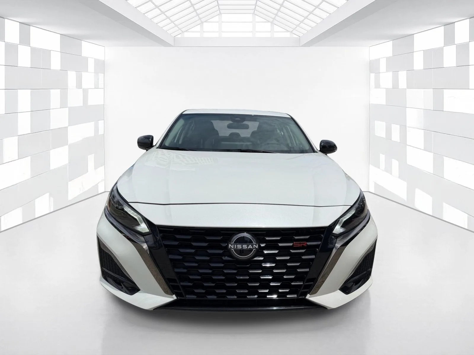 2025 Nissan Altima SR photo 2