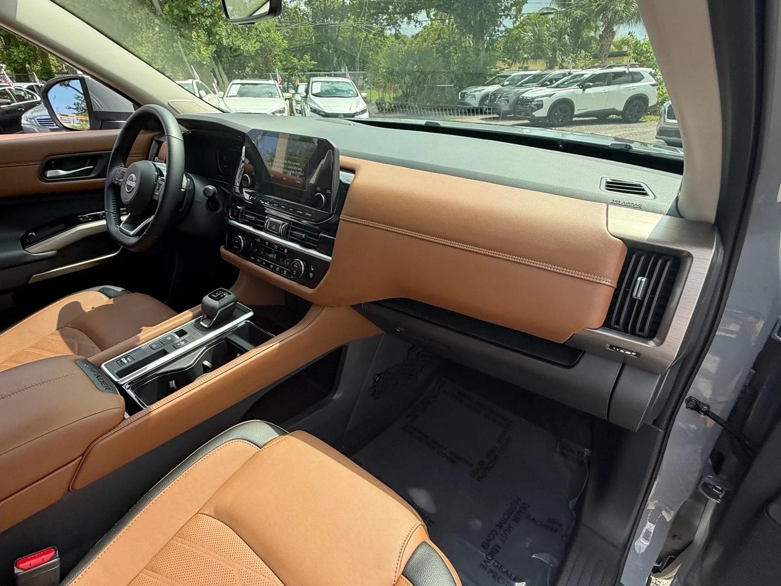 2025 Nissan Pathfinder Platinum photo 20