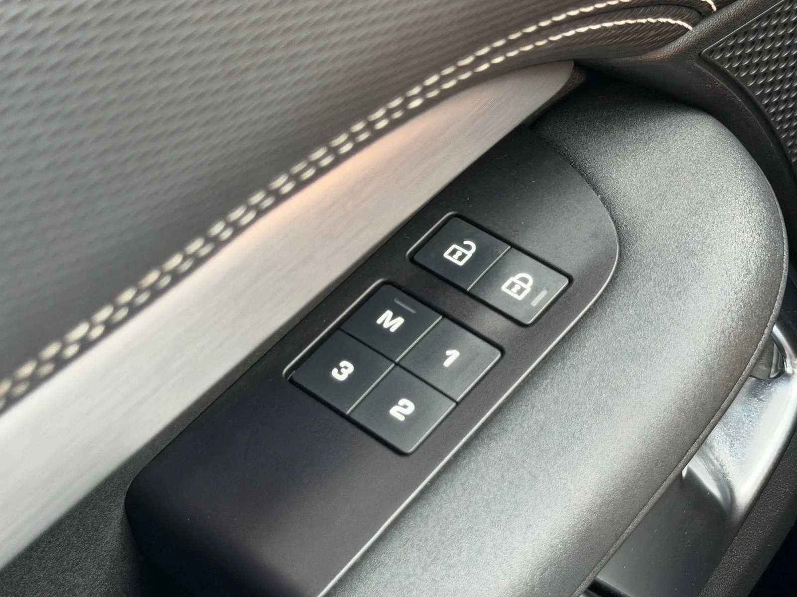 2024 Land Rover Discovery Dynamic SE photo 29