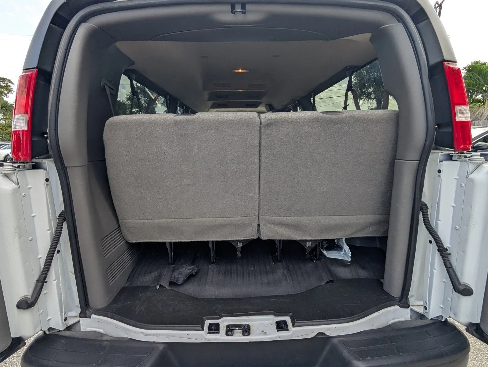 2023 Chevrolet Express Passenger LS photo 10
