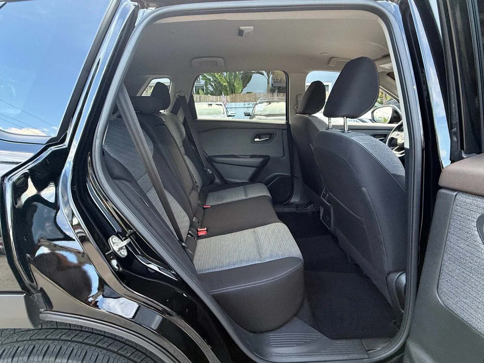 2023 Nissan Rogue SV photo 16
