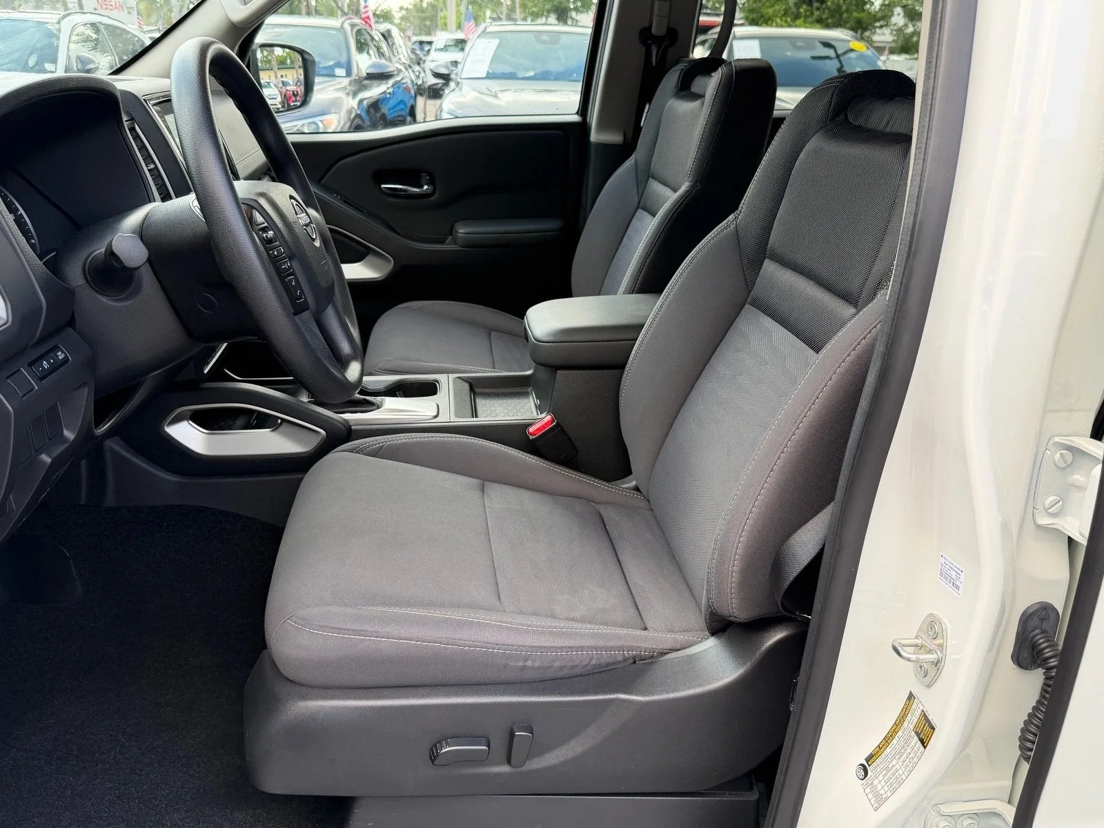 2024 Nissan Frontier Crew Cab SV photo 12