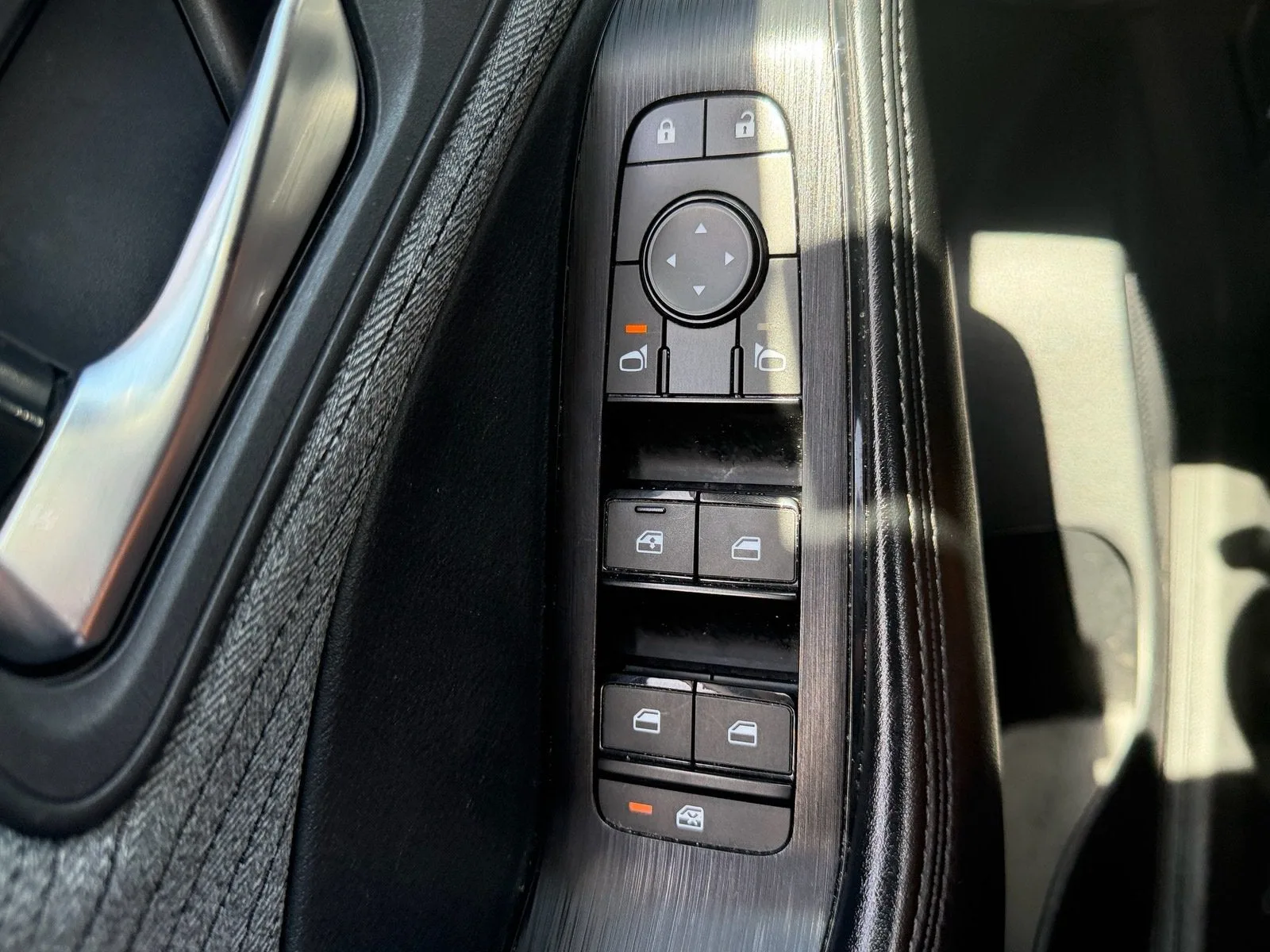 2023 Nissan Rogue SV photo 33