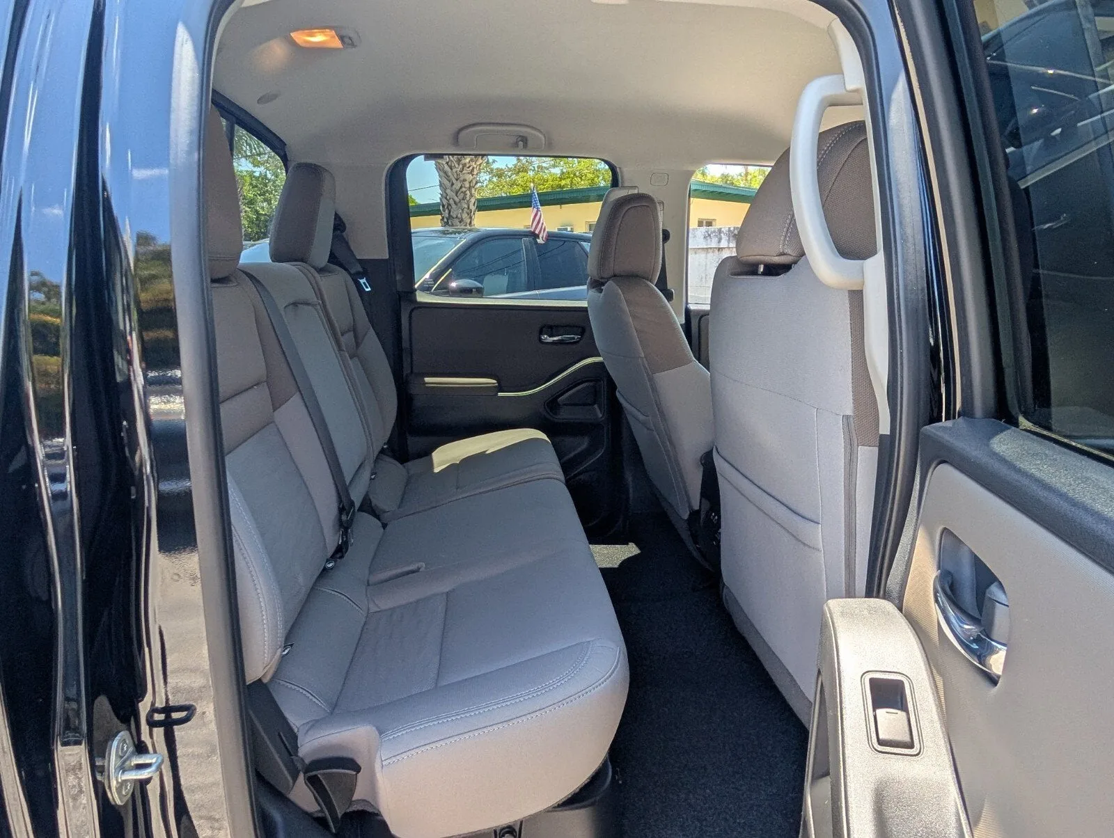 2022 Nissan Frontier Crew Cab SV photo 16