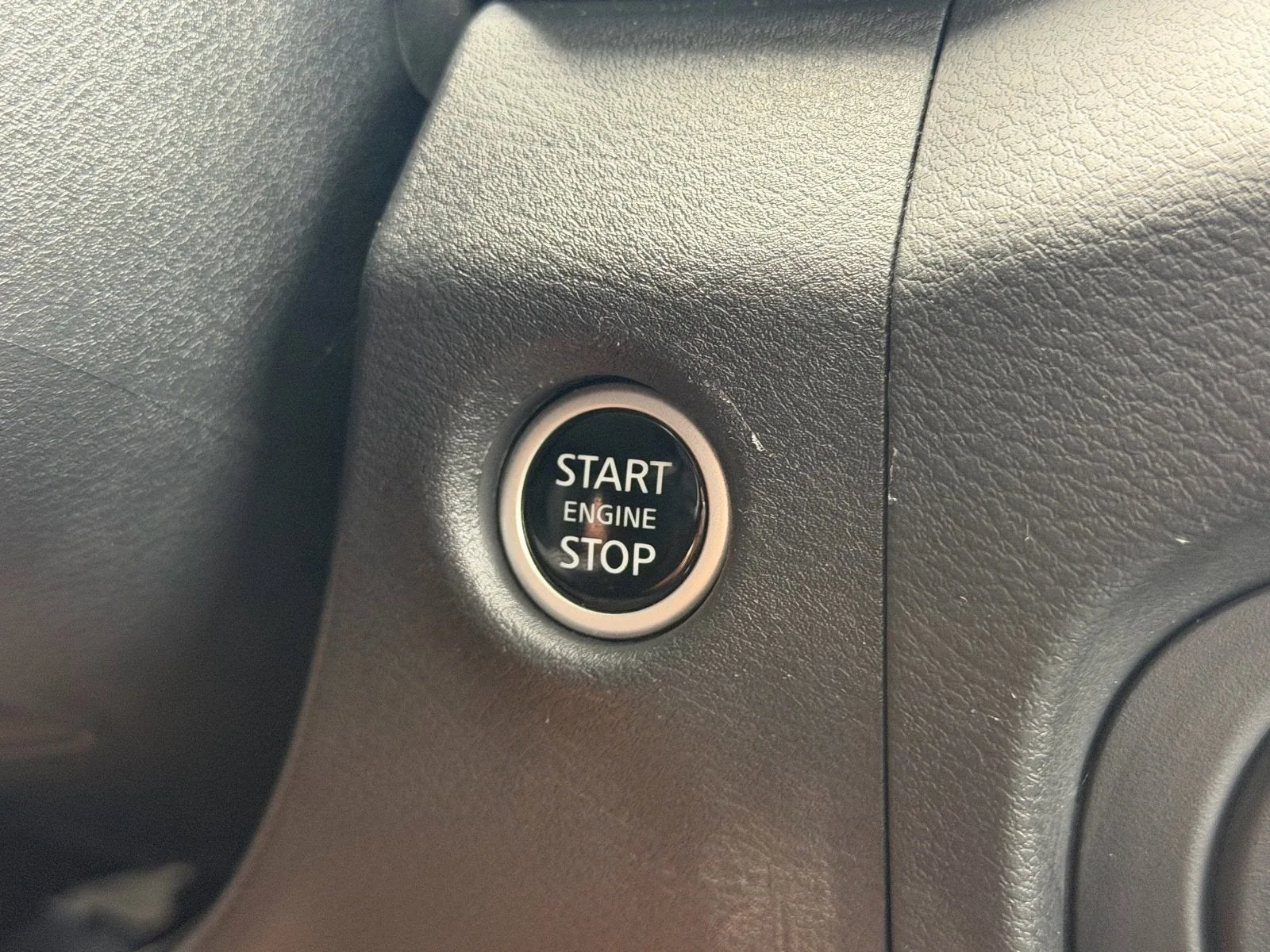 2024 Nissan Frontier Crew Cab SL photo 25