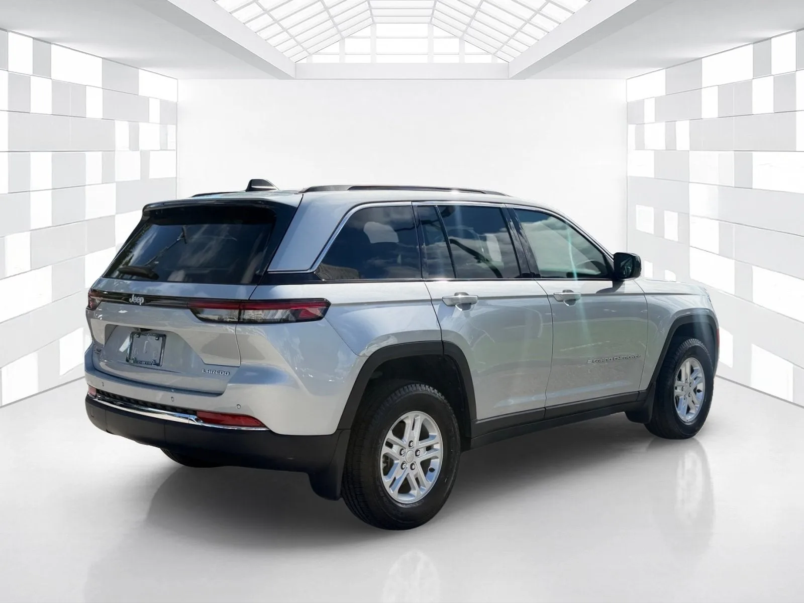 2025 Jeep Grand Cherokee Laredo photo 7