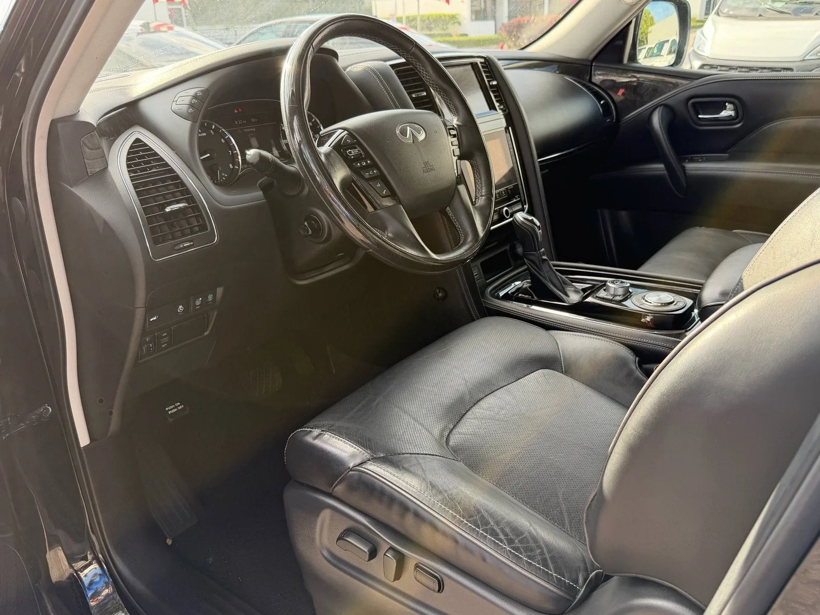 2021 INFINITI QX80 LUXE photo 13