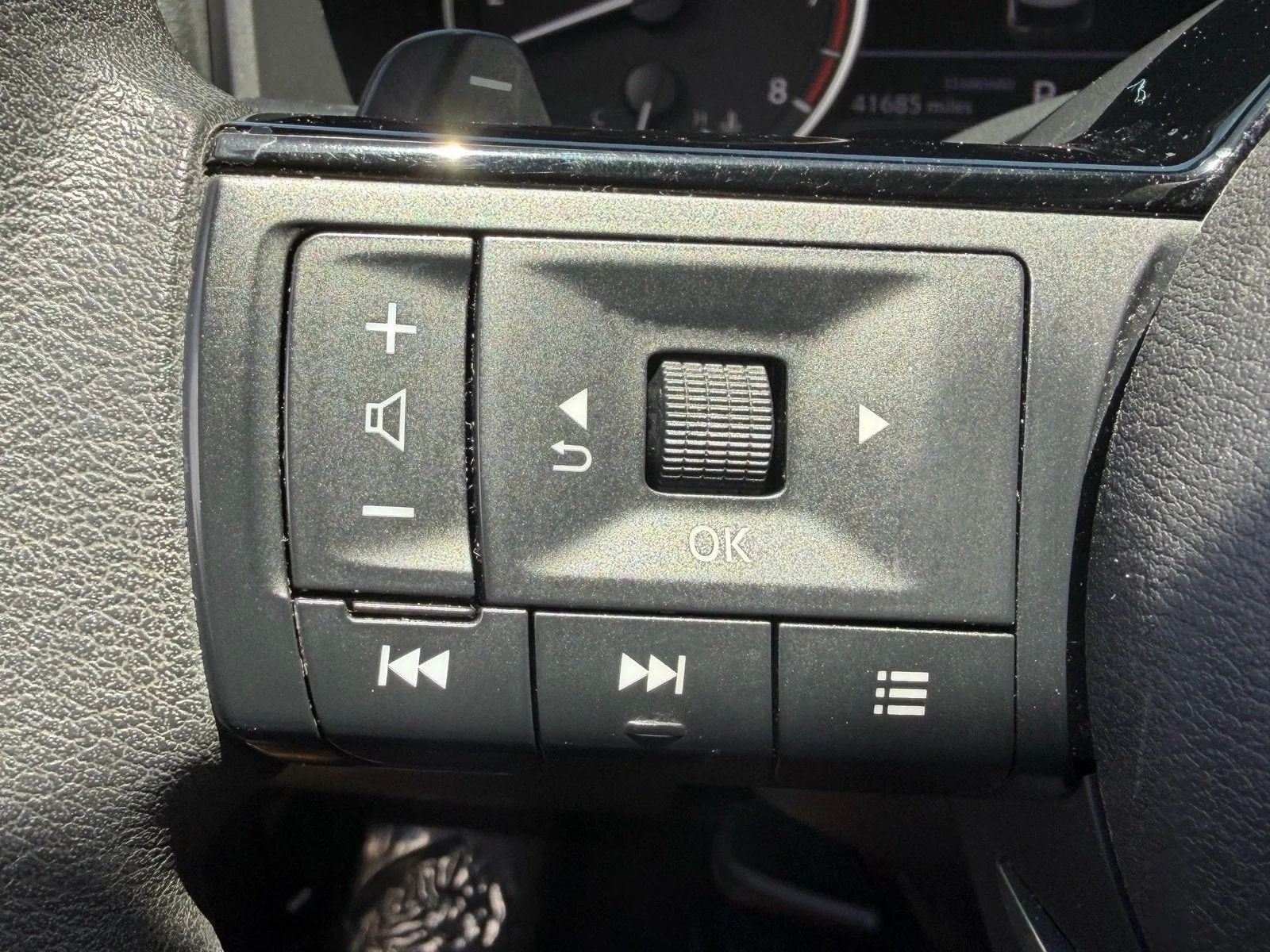 2023 Nissan Rogue SV photo 28
