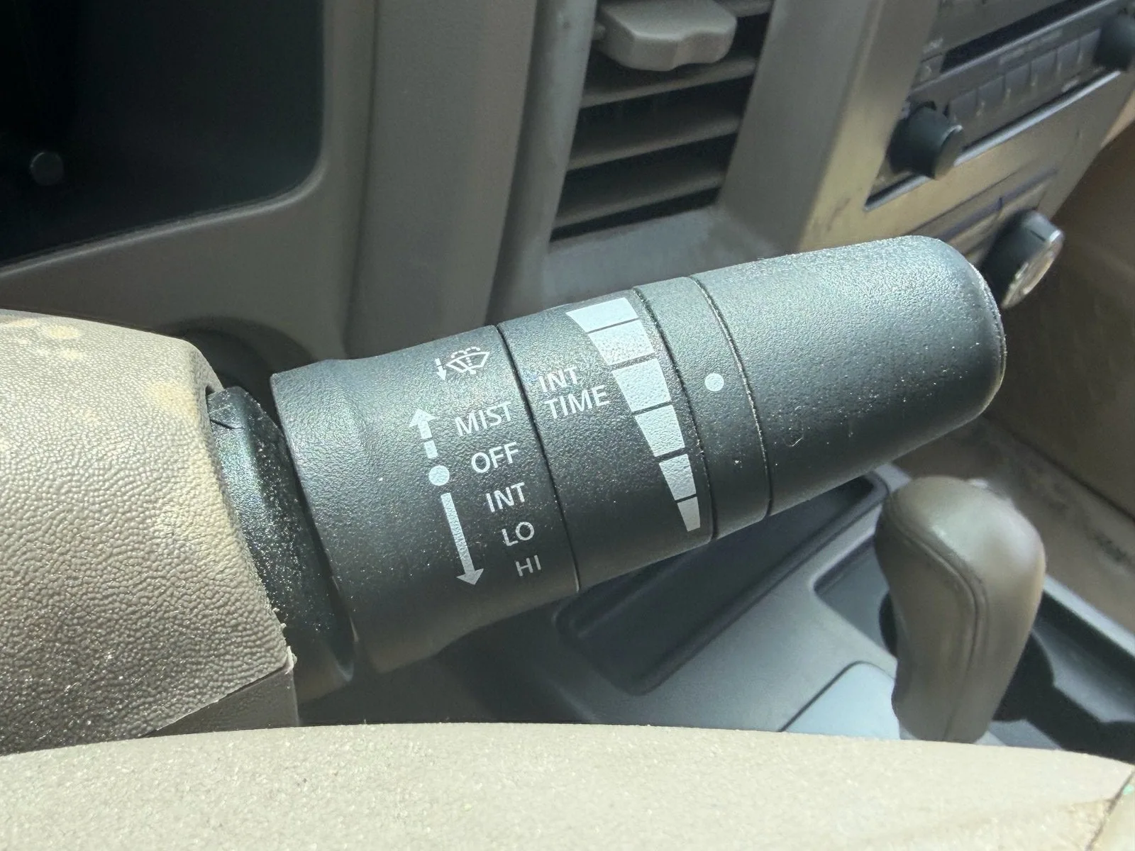 2011 Nissan Titan SV photo 27
