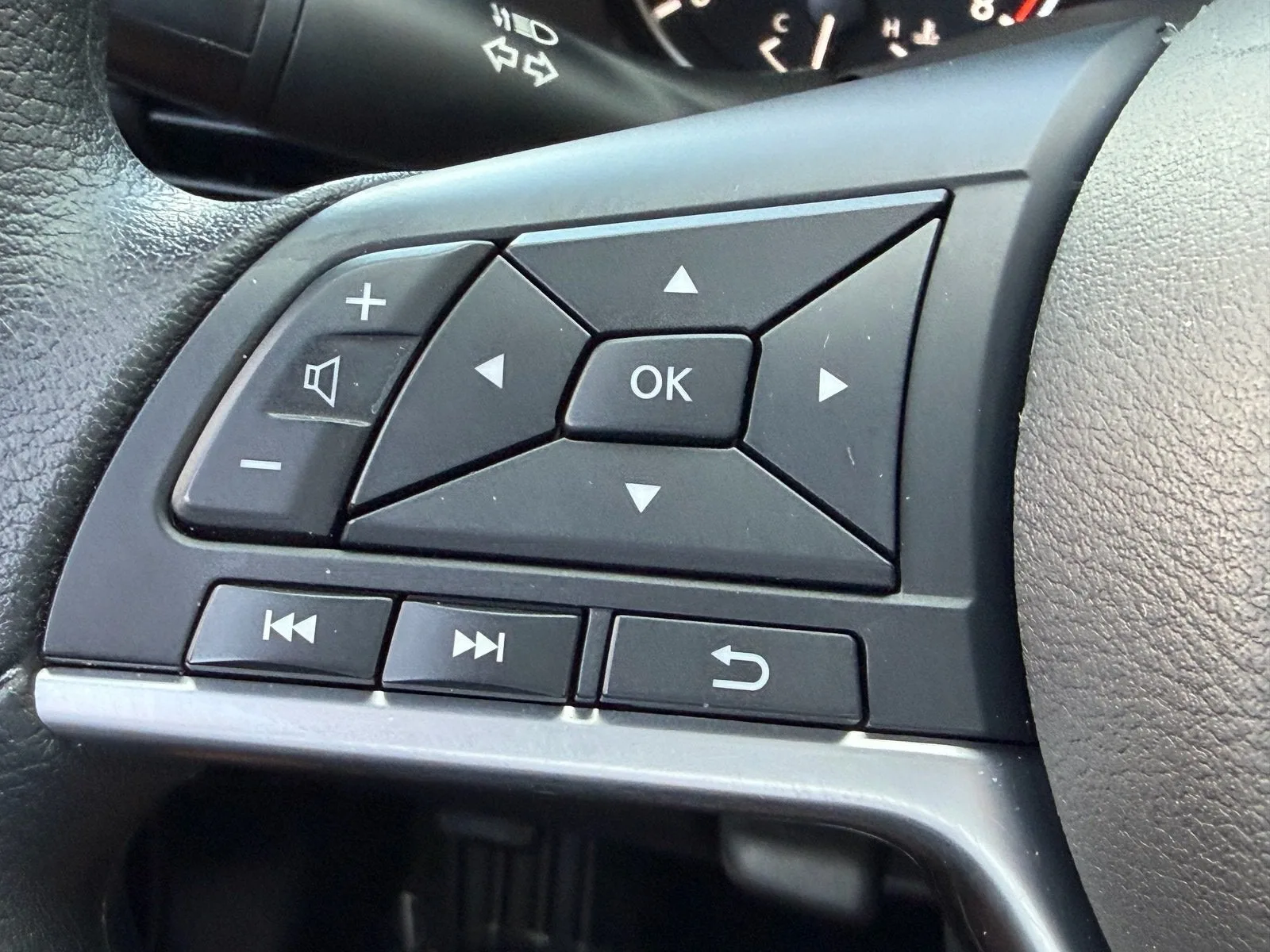 2025 Nissan Altima SV photo 26