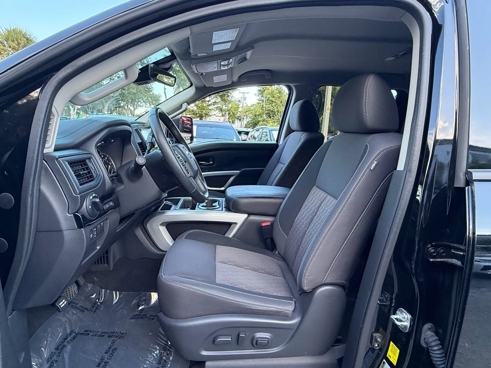 2024 Nissan Titan XD Crew Cab SV photo 9