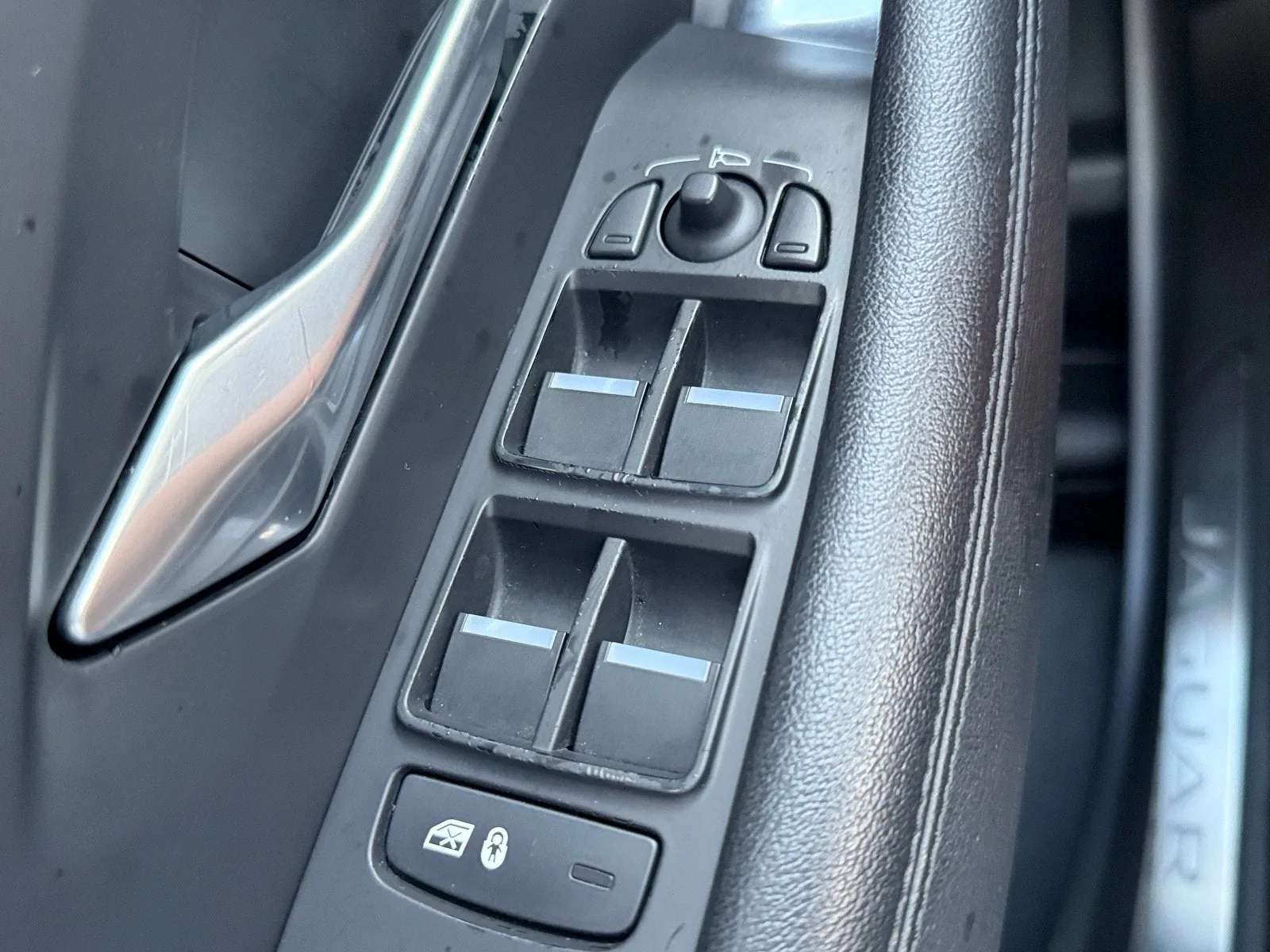 2021 Jaguar E-PACE SE photo 36