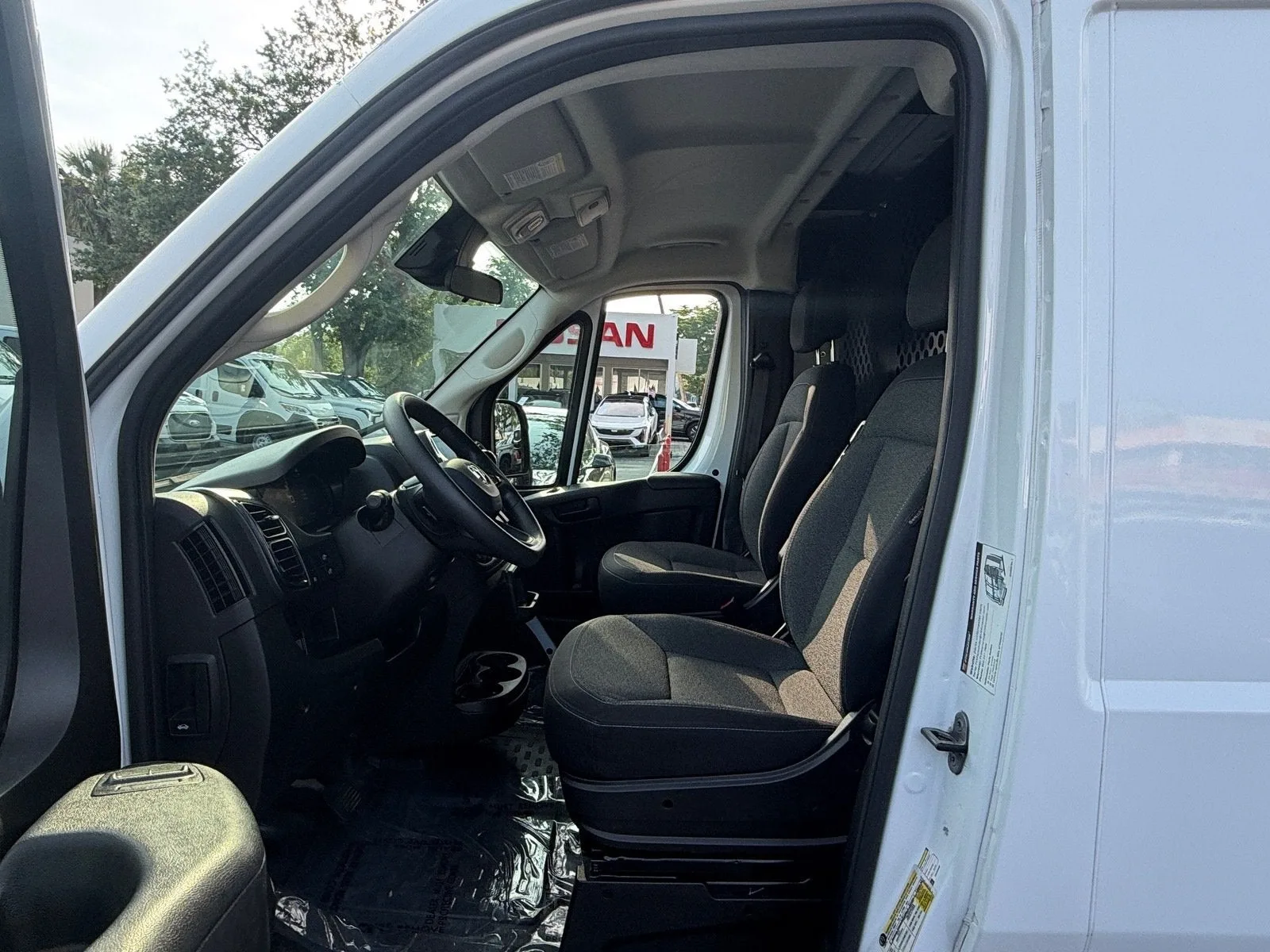 2025 RAM ProMaster Cargo Van Tradesman photo 9