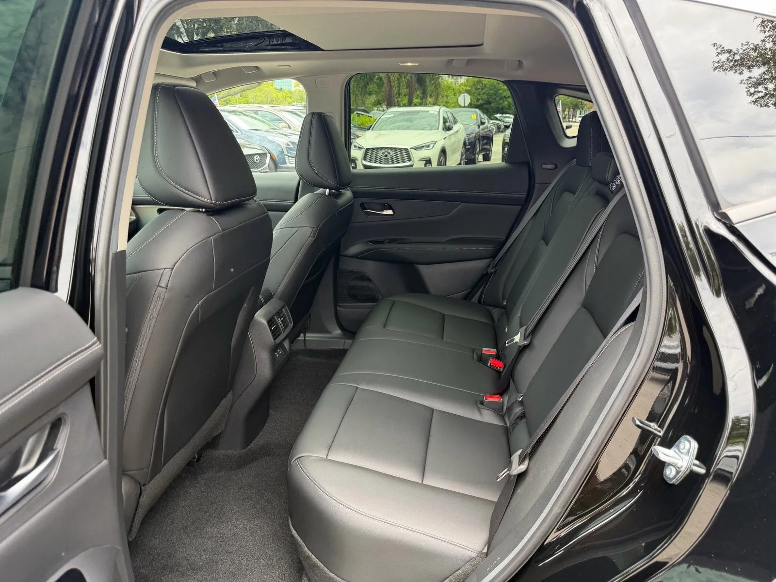 2025 Nissan Murano SL photo 11