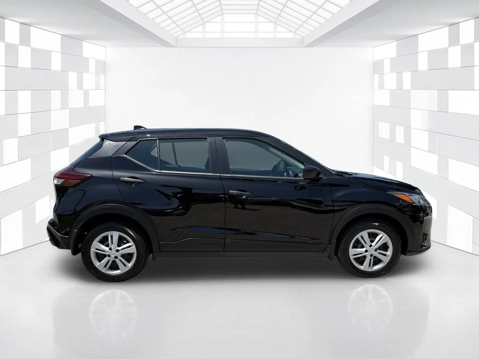 2025 Nissan Kicks Play S photo 8