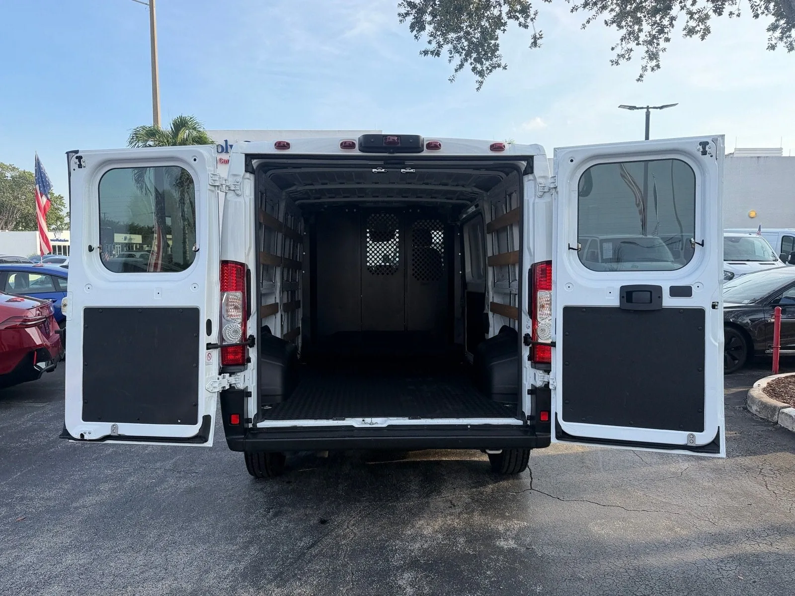 2025 RAM ProMaster Cargo Van Tradesman photo 15