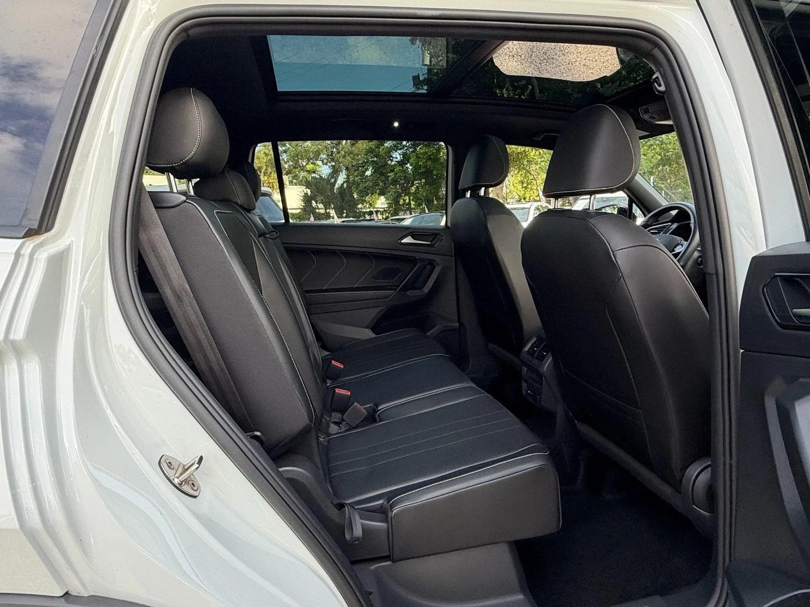 2022 Volkswagen Tiguan SE R-Line Black photo 17