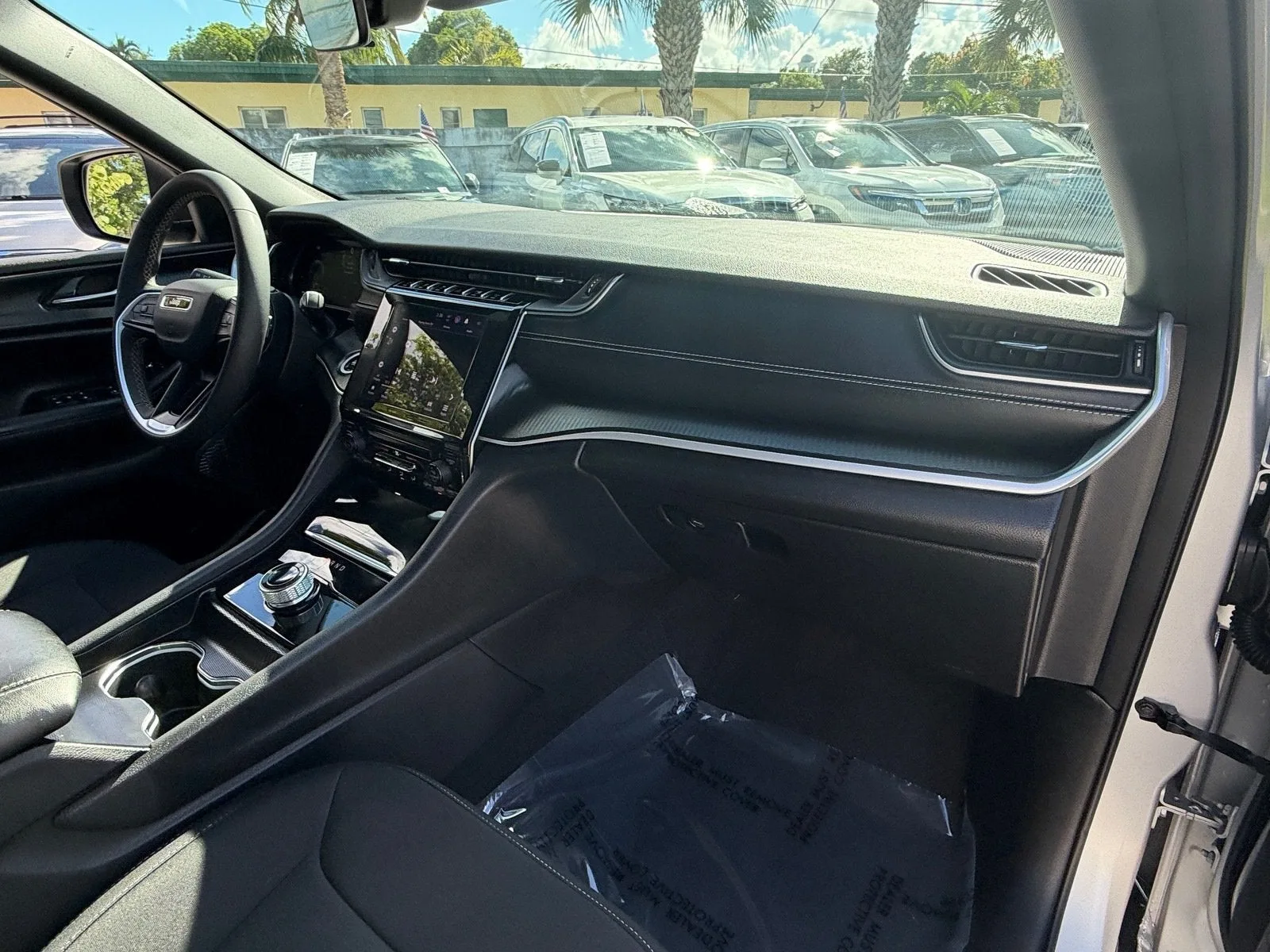 2025 Jeep Grand Cherokee Laredo photo 18