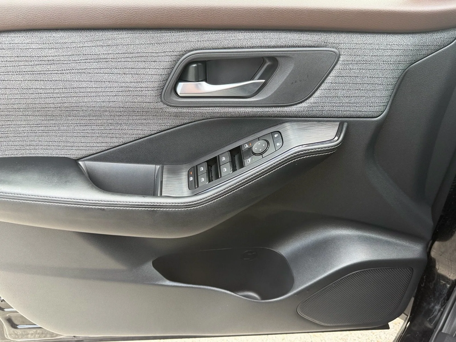 2023 Nissan Rogue SV photo 29