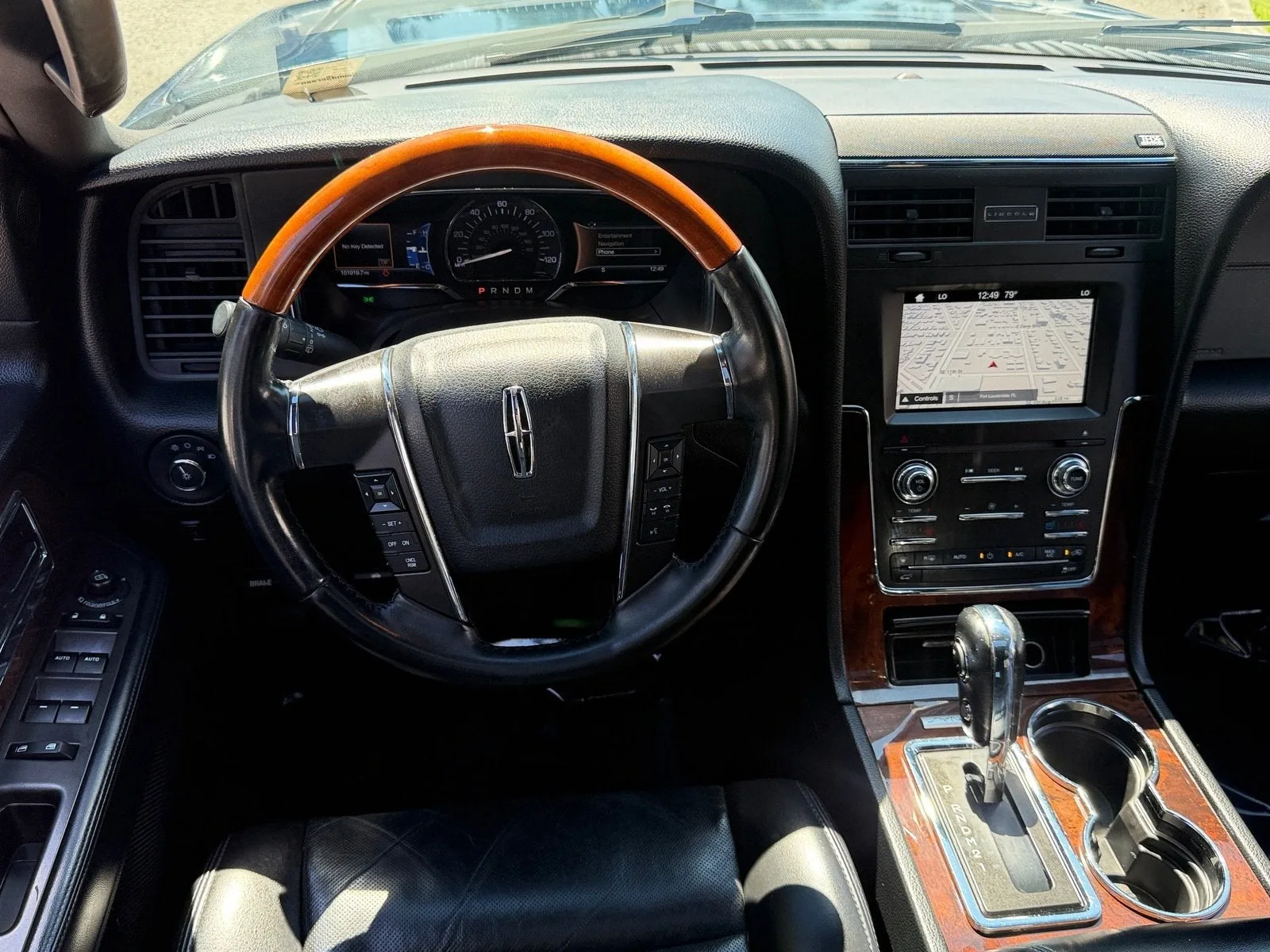 2017 Lincoln Navigator L Select photo 13