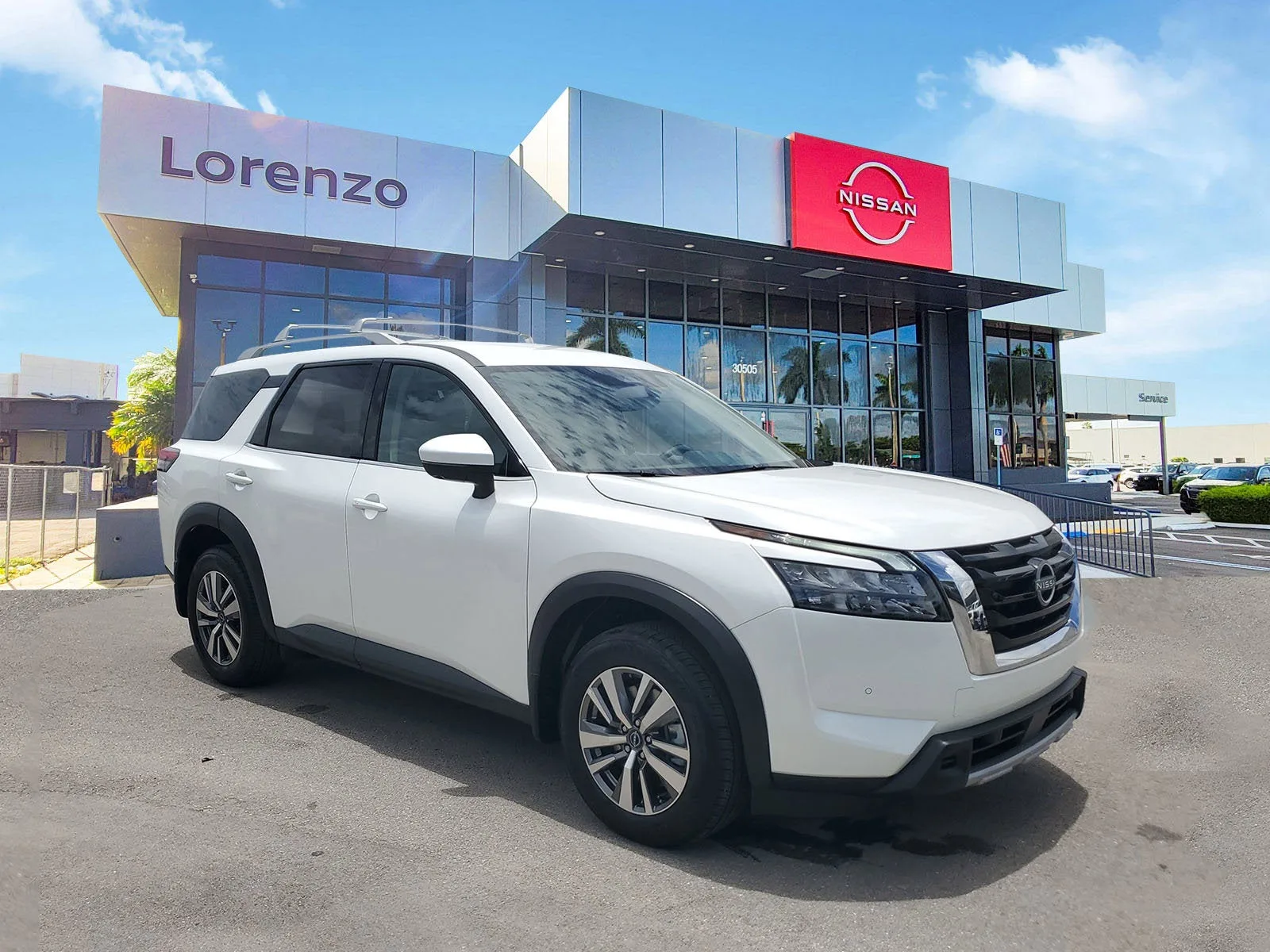 2025 Nissan Pathfinder SL photo 3